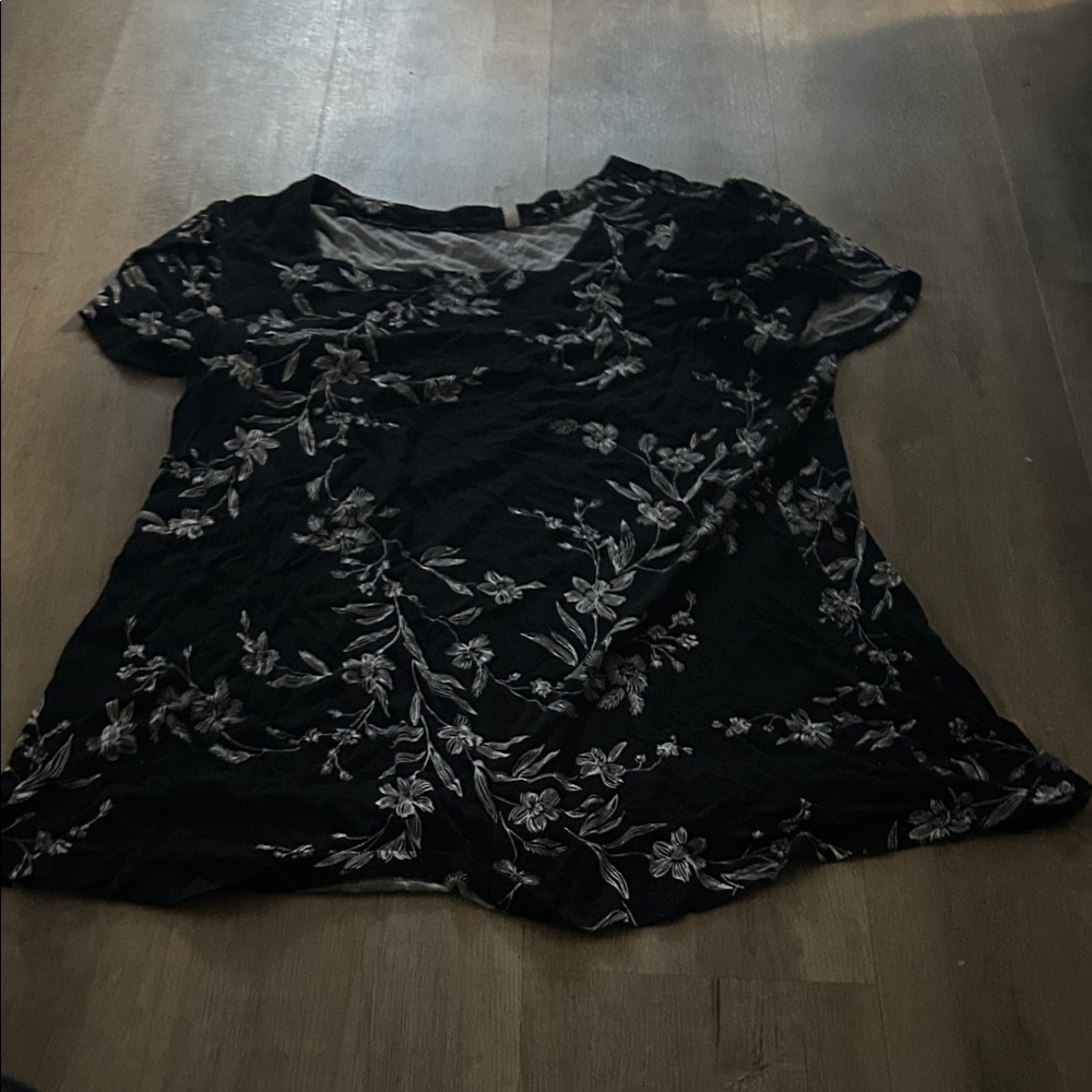 Marshalls Black and Gray Floral Women's Tee